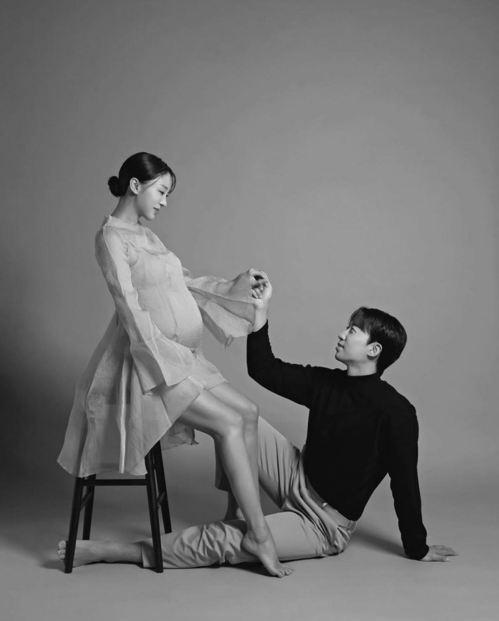 恭喜这对爱豆夫妇结婚一年喜得贵子！