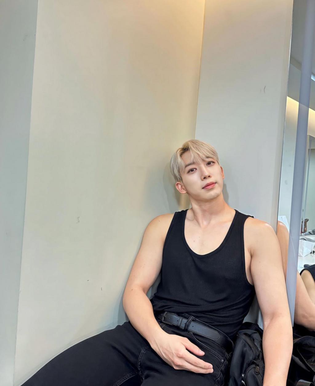 恭喜这对爱豆夫妇结婚一年喜得贵子！