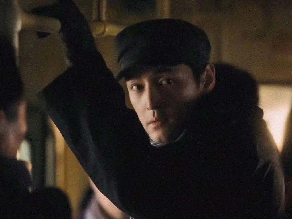 《繁花》胡歌的“强行扮嫩”，打了多少中年男星扮嫩的脸