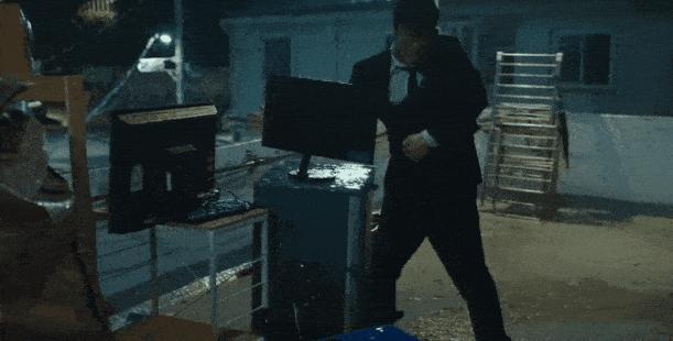 连续作死，这顶流竟然还没退圈