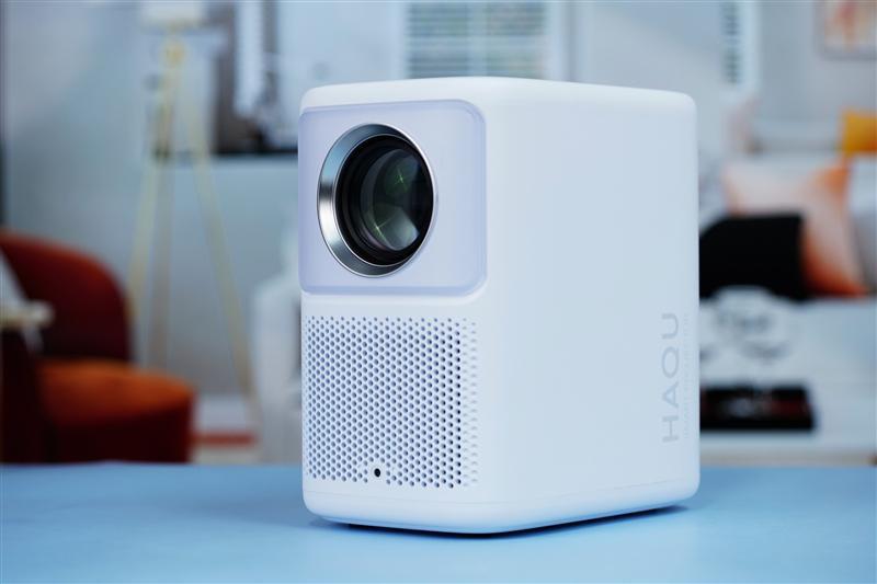 入门级也能流畅看8K 同价位最能打的投影仪！哈趣K2评测