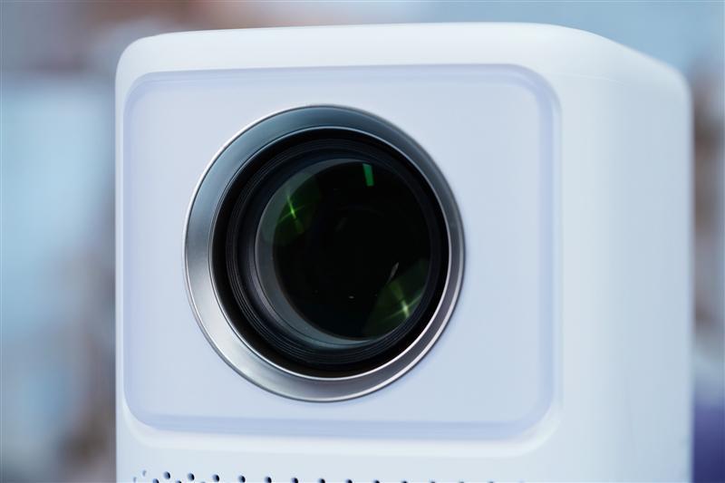 入门级也能流畅看8K 同价位最能打的投影仪！哈趣K2评测