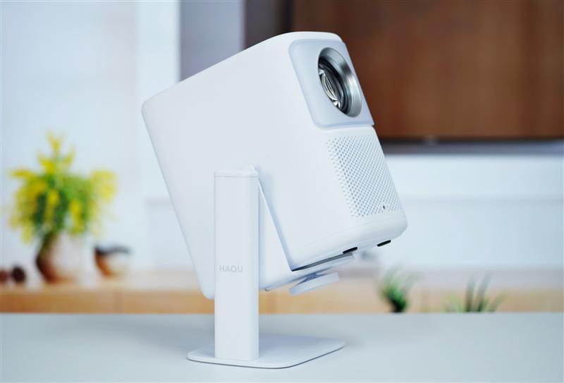 入门级也能流畅看8K 同价位最能打的投影仪！哈趣K2评测