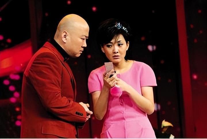 春晚常客嫁给普通人为妻，婚后连生3孩子，却因“整容”自毁前途