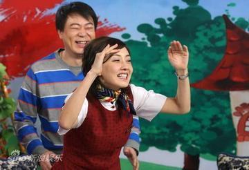 春晚常客嫁给普通人为妻，婚后连生3孩子，却因“整容”自毁前途