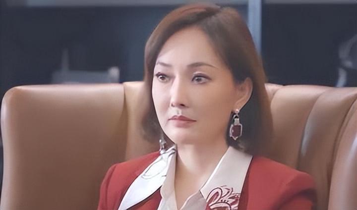 春晚常客嫁给普通人为妻，婚后连生3孩子，却因“整容”自毁前途