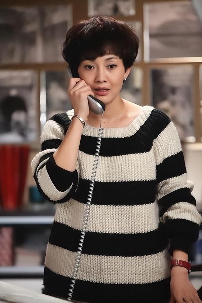 春晚常客嫁给普通人为妻，婚后连生3孩子，却因“整容”自毁前途