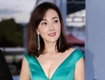 春晚常客嫁给普通人为妻，婚后连生3孩子，却因“整容”自毁前途