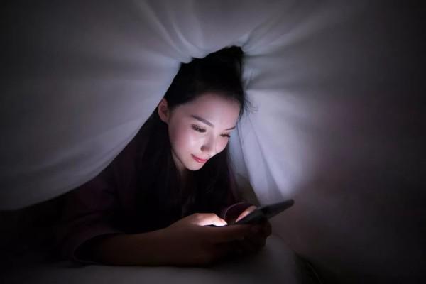 手机屏幕亮度设置错了很伤眼!1分钟告诉你怎么调