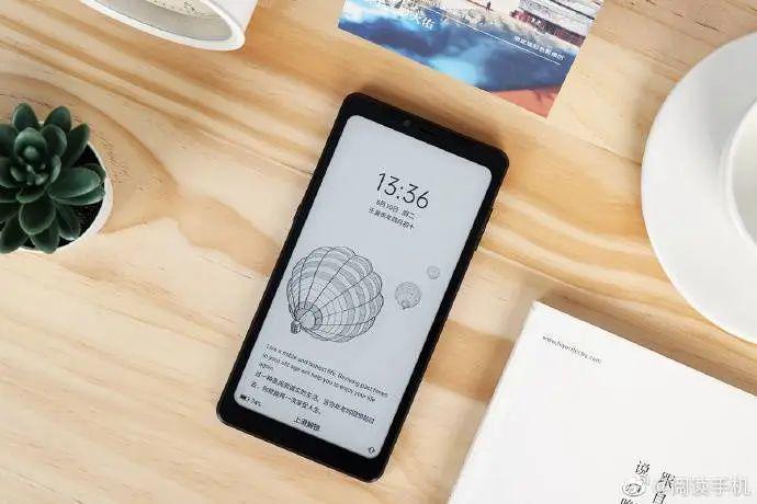 2024了，这些年轻人却用上了「老人机」