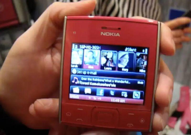 2024了，这些年轻人却用上了「老人机」