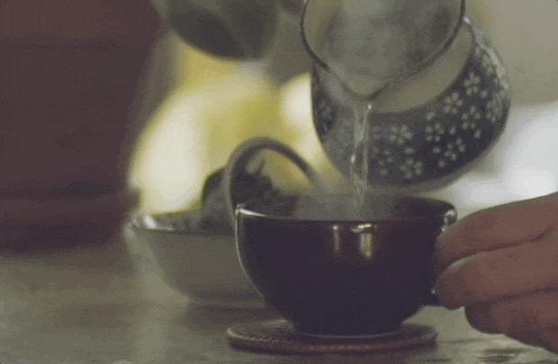 2024了，这些年轻人却用上了「老人机」