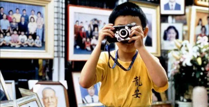 2024了，这些年轻人却用上了「老人机」