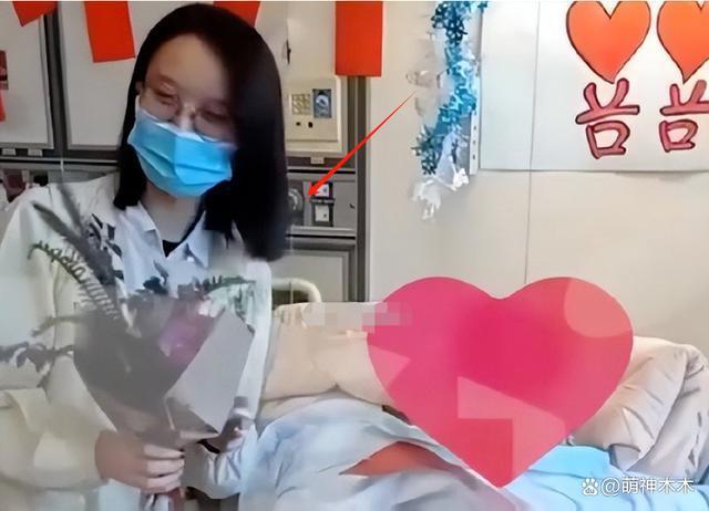 林靖恩近况：头发稀疏举止邋遢，卖掉丈夫遗产一直居无定所