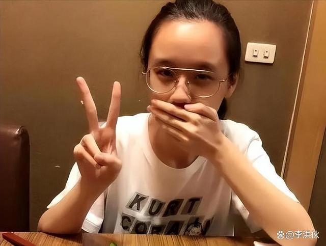 “爷孙恋”再出后续，林靖恩流落街头举止诡异、精神恍惚