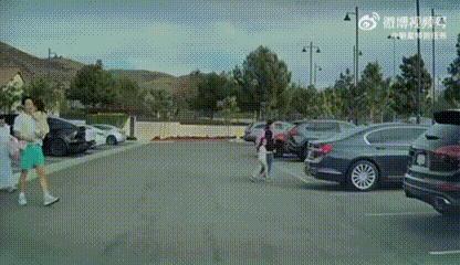 还记得表情包里的权律二吗？这是长残了？