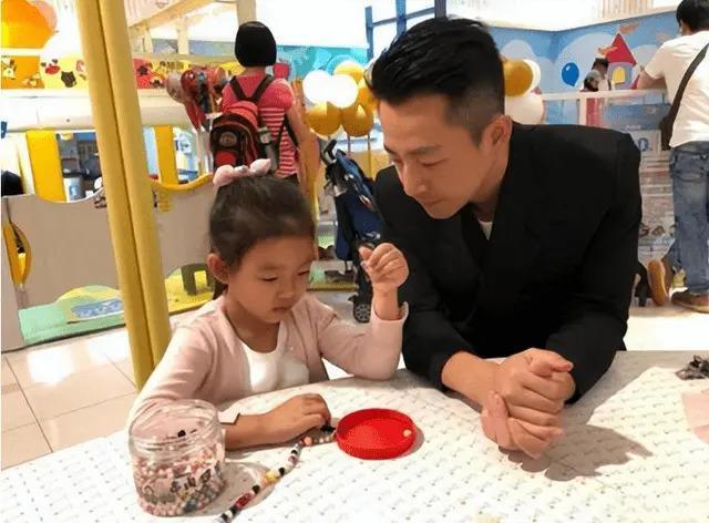 汪小菲恋爱了,张兰无奈、张颖颖幸灾乐祸,大S拿捏对方