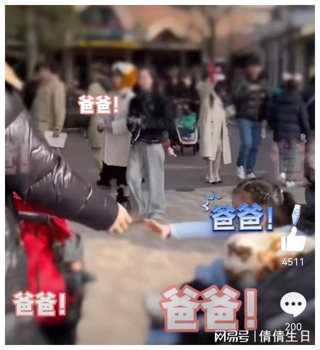 向佐一家四口逛迪士尼，郭碧婷坐儿童推车太搞笑