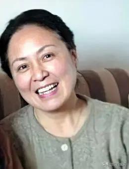 被潘虹“抢老公”后大闹片场，离婚却背负骂名，她现状如何