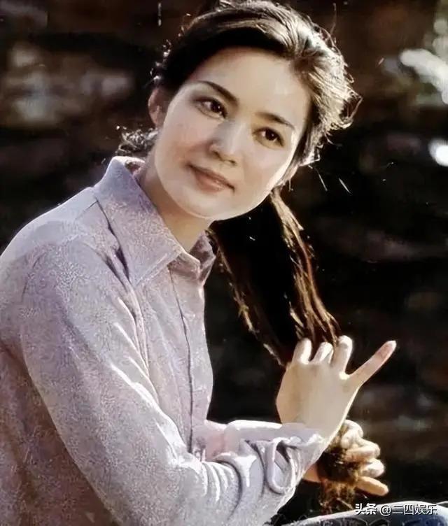 被潘虹“抢老公”后大闹片场，离婚却背负骂名，她现状如何