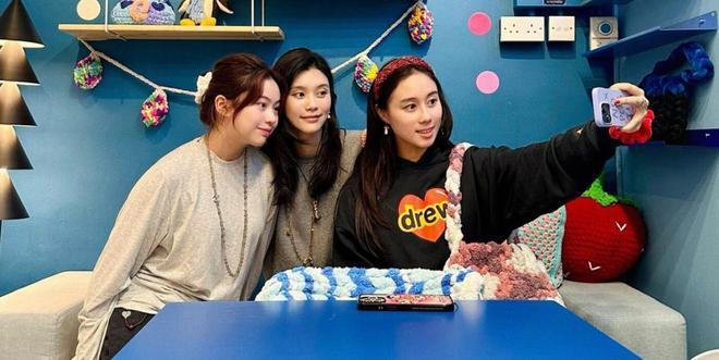 奚梦瑶带何超欣为甘比捧场 两大阔太同框似同龄人