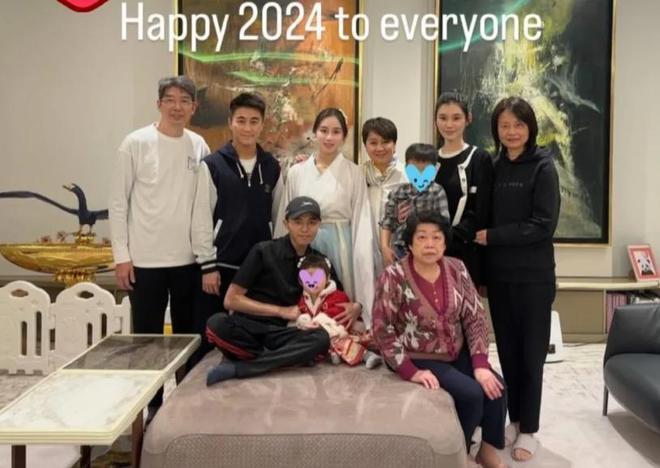 奚梦瑶带何超欣为甘比捧场 两大阔太同框似同龄人