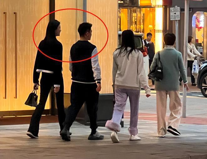 奚梦瑶带何超欣为甘比捧场 两大阔太同框似同龄人
