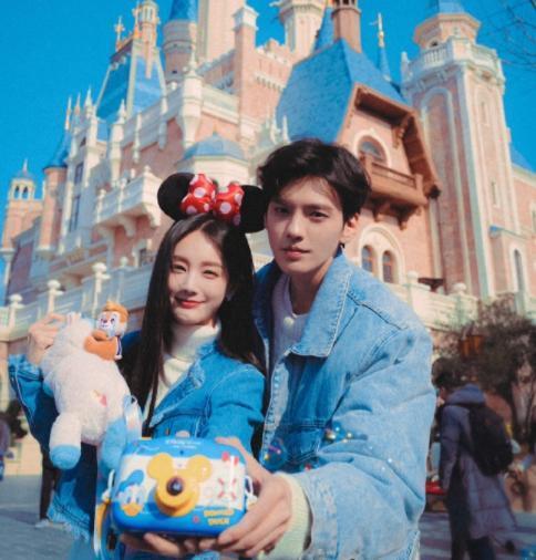 又一姐弟恋！剧组恋情曝光，他俩来真的？