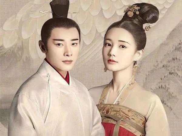 又一姐弟恋！剧组恋情曝光，他俩来真的？