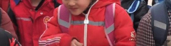 女大学生因军训照走红，拒绝多家公司邀约，原因超直接！