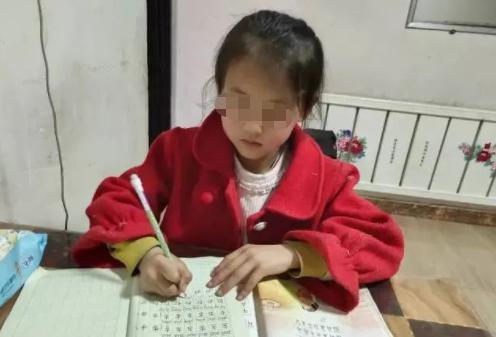 女大学生因军训照走红，拒绝多家公司邀约，原因超直接！