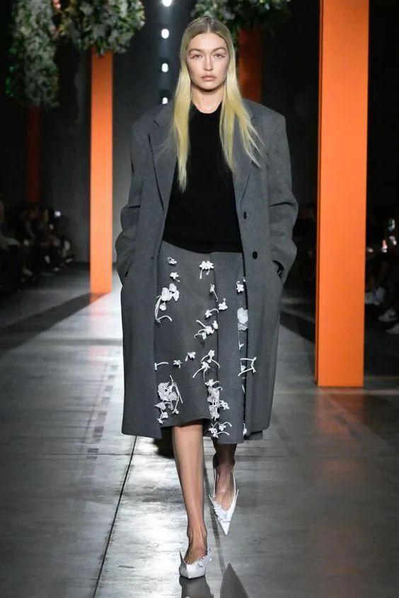 格雷系女人，冬日的气质还是她们最懂