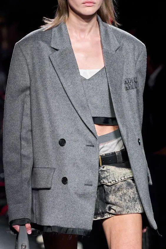 格雷系女人，冬日的气质还是她们最懂