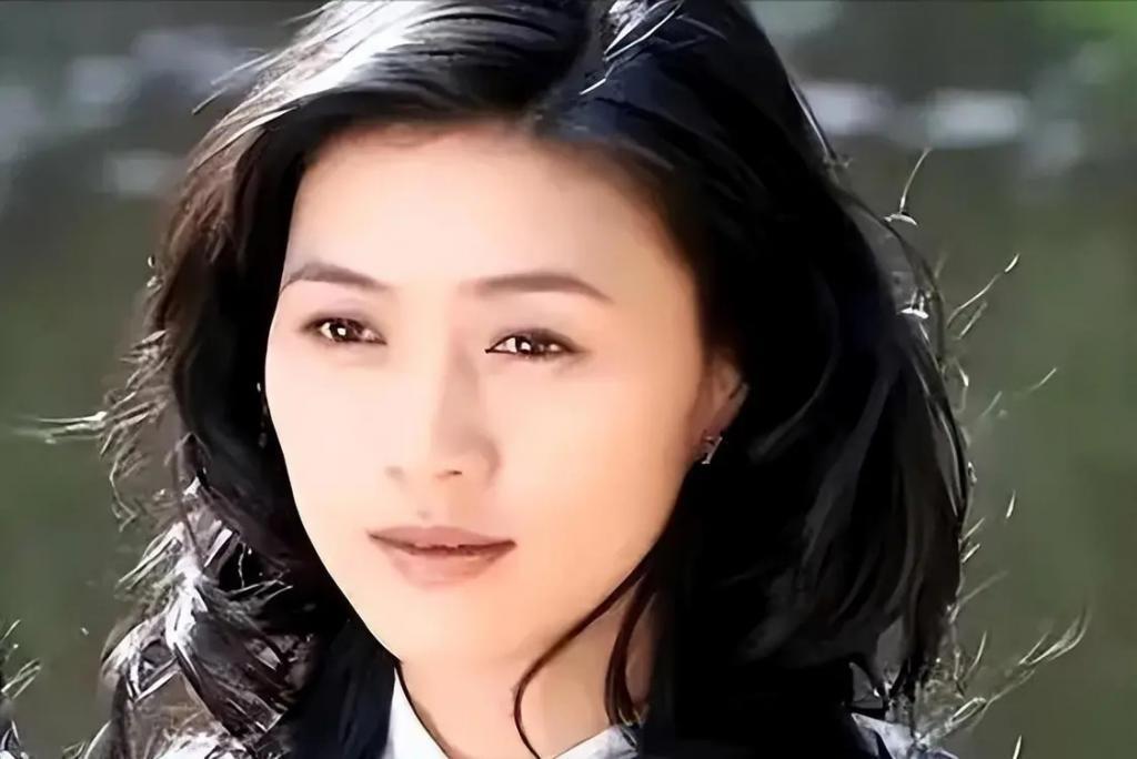 单恋陆毅，痴爱王志文，富豪老公死在狱中，她拿百亿财产度日