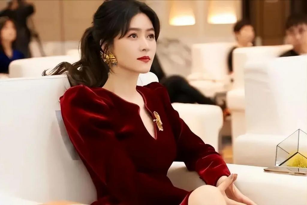 单恋陆毅，痴爱王志文，富豪老公死在狱中，她拿百亿财产度日