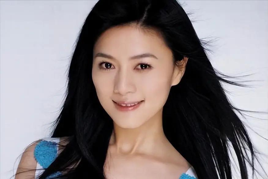 单恋陆毅，痴爱王志文，富豪老公死在狱中，她拿百亿财产度日