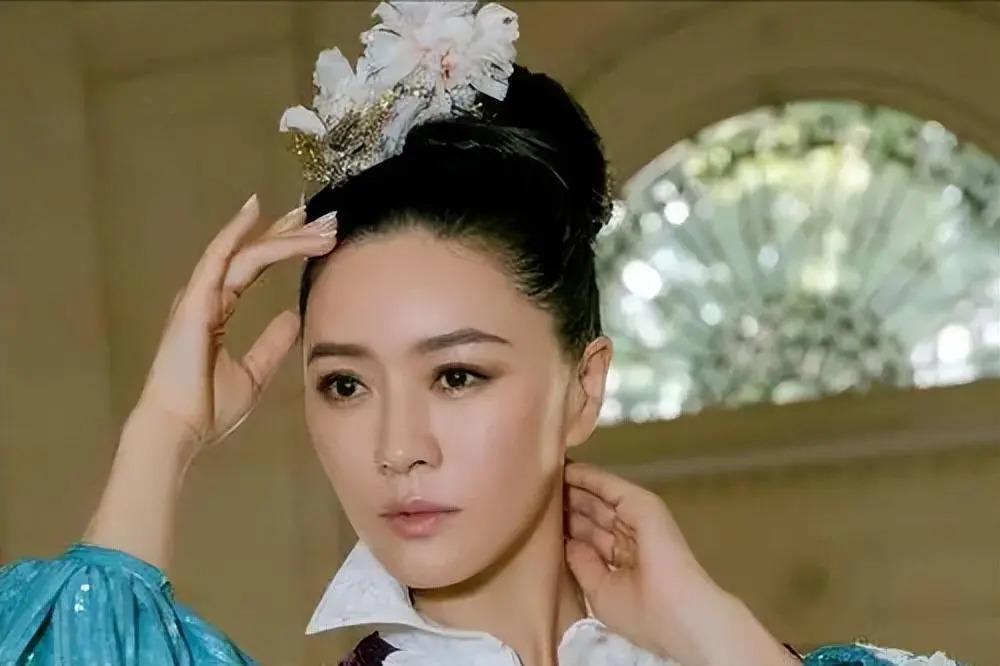 单恋陆毅，痴爱王志文，富豪老公死在狱中，她拿百亿财产度日