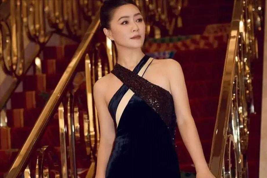 单恋陆毅，痴爱王志文，富豪老公死在狱中，她拿百亿财产度日