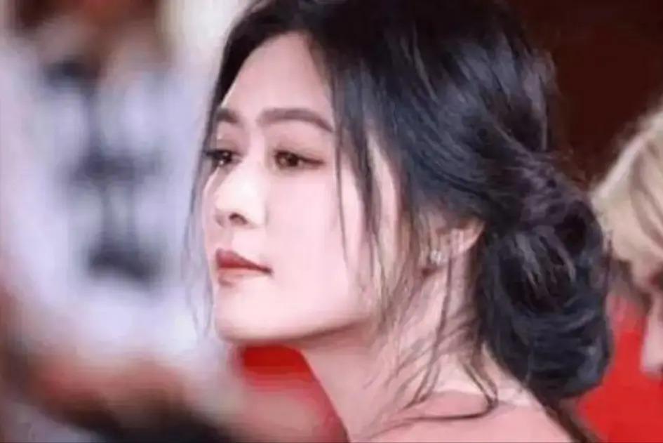 单恋陆毅，痴爱王志文，富豪老公死在狱中，她拿百亿财产度日