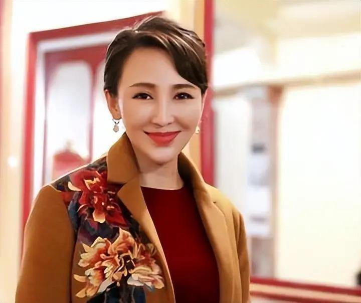 19岁与导演私奔，克服病痛后连生3胎，丈夫用7部剧捧红她