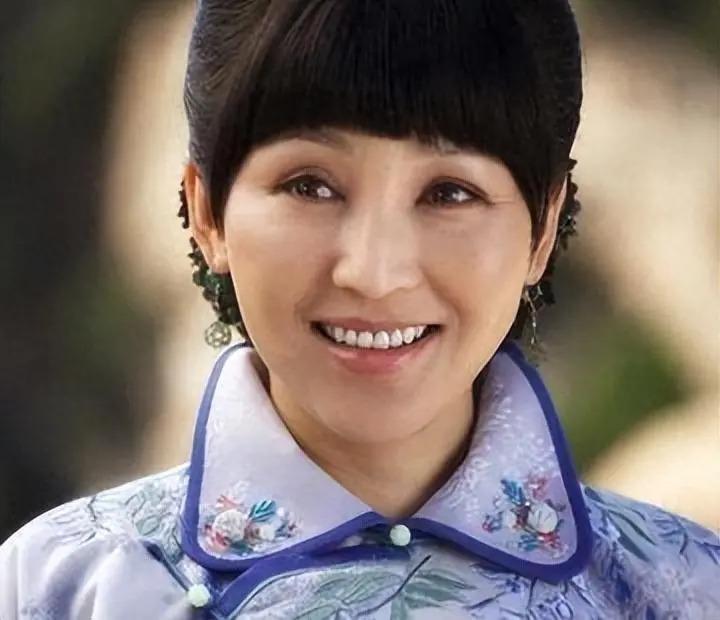 19岁与导演私奔，克服病痛后连生3胎，丈夫用7部剧捧红她
