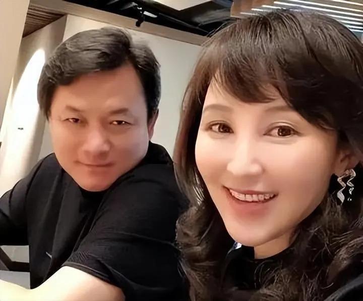 19岁与导演私奔，克服病痛后连生3胎，丈夫用7部剧捧红她