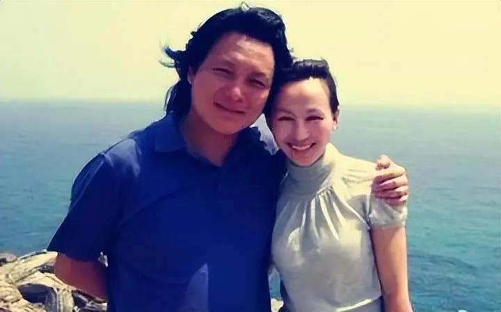 19岁与导演私奔，克服病痛后连生3胎，丈夫用7部剧捧红她