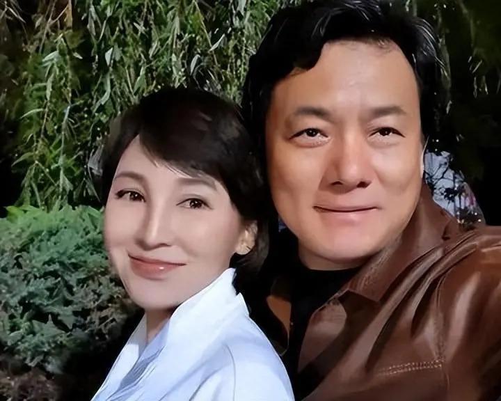 19岁与导演私奔，克服病痛后连生3胎，丈夫用7部剧捧红她