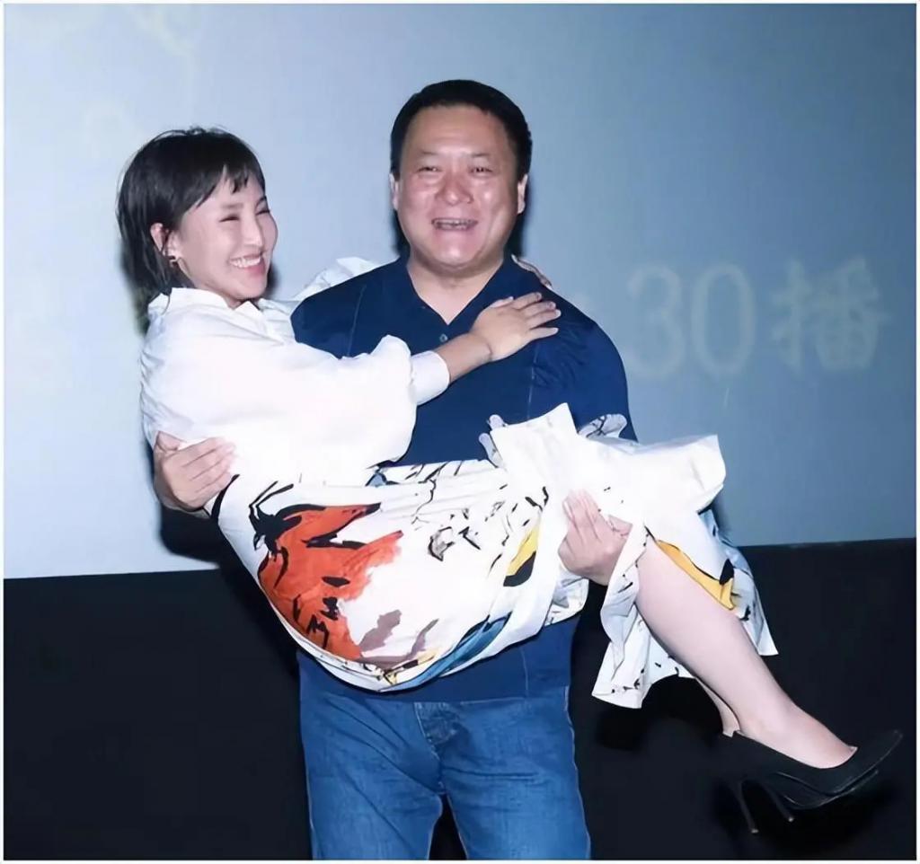 19岁与导演私奔，克服病痛后连生3胎，丈夫用7部剧捧红她