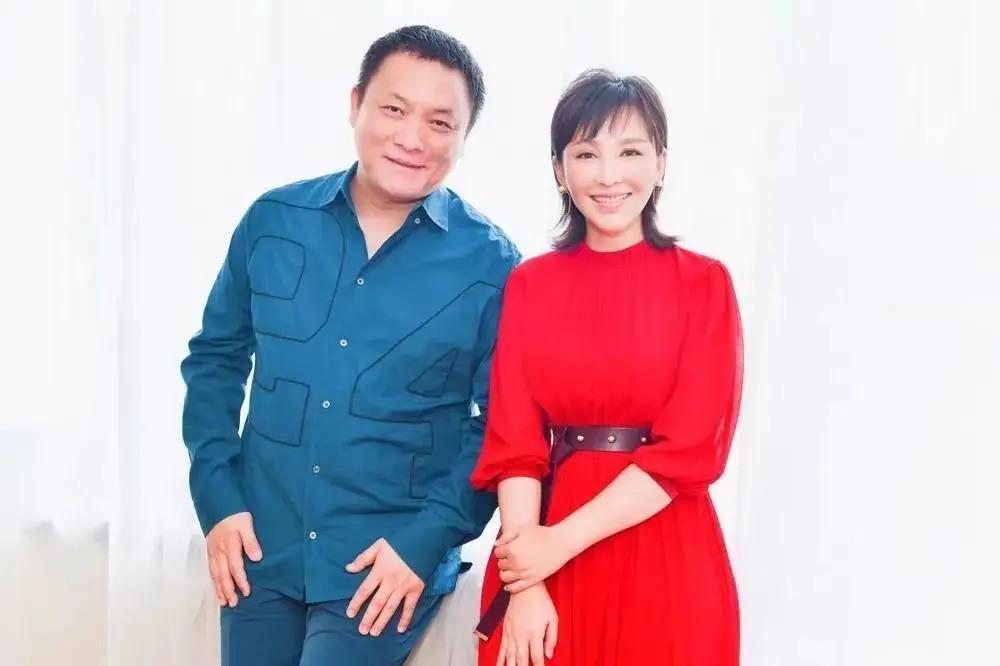 19岁与导演私奔，克服病痛后连生3胎，丈夫用7部剧捧红她