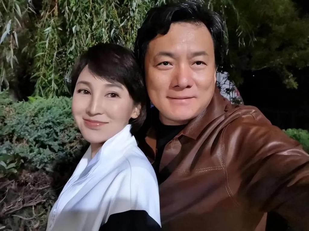 19岁与导演私奔，克服病痛后连生3胎，丈夫用7部剧捧红她