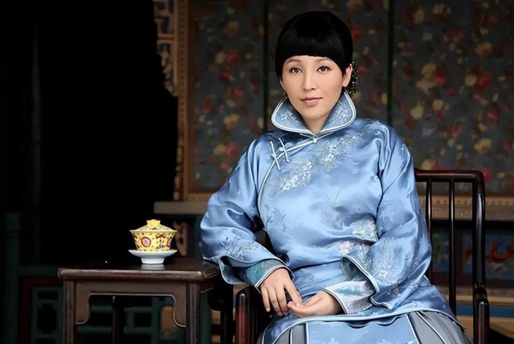 19岁与导演私奔，克服病痛后连生3胎，丈夫用7部剧捧红她