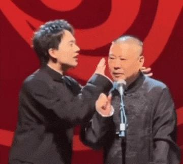 跨年夜德云社郭德纲父子同台说相声，郭麒麟放下往事了吗？