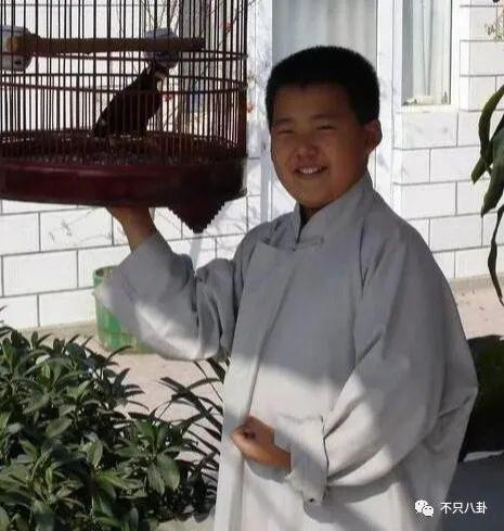 跨年夜德云社郭德纲父子同台说相声，郭麒麟放下往事了吗？